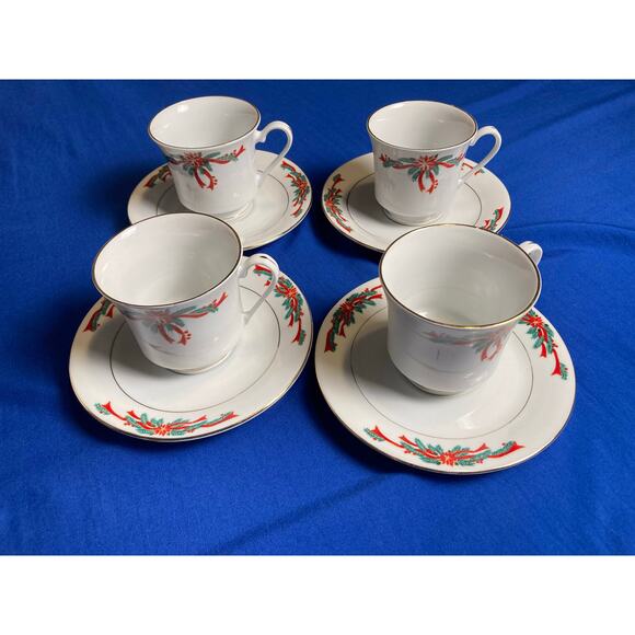 Poinsettia and Ribbons 8 Piece Tea/ Coffe Cup and Plate Set with Storage Case - Picture 2 of 13